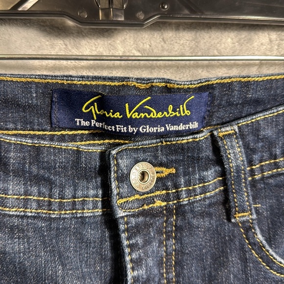Gloria Vanderbilt Blue Jeans women’s size 12 the perfect fit Straight cropped - Picture 2 of 12